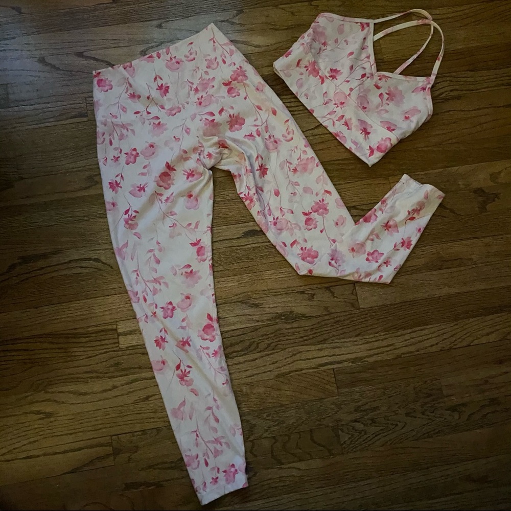 Glyder Pink Watercolor Rose Leggings & Bra Set 💥